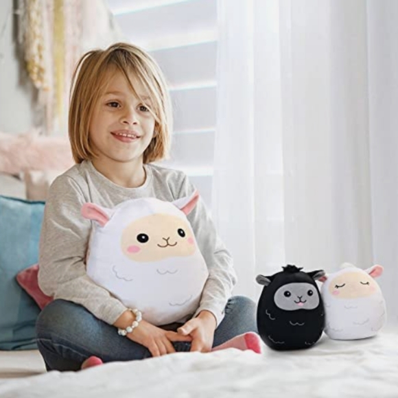 2020 Lily The Easter Cream Lamb Squishmallows - Picture 3 of 4